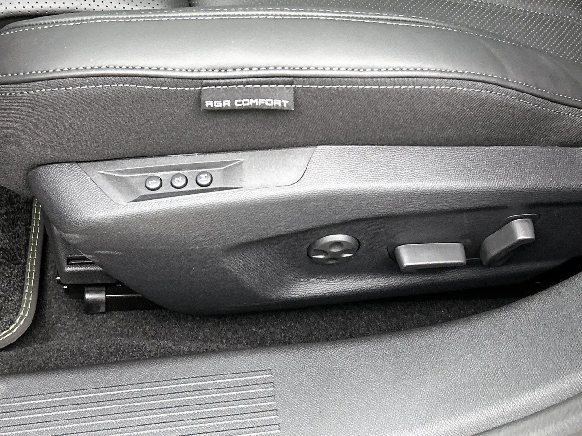 1.6 GT Exclusive Plug-In Hybrid 240 | Elektrisch Verstelbare Voorstoelen | Lederen Bekleding | Stoel/Stuurverwarming | Panoramisch Schuif/Kantel Dak | Handsfree Kofferklep |
