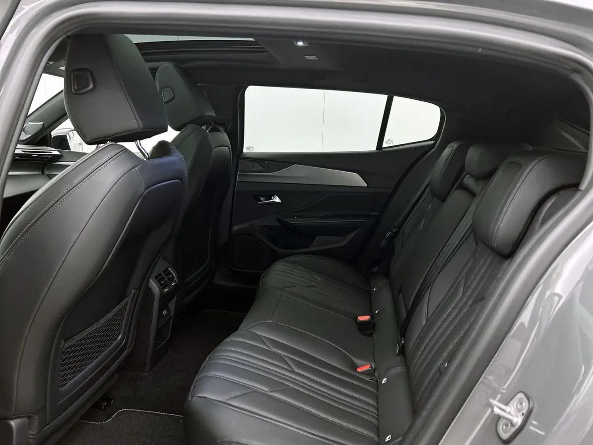 1.6 GT Exclusive Plug-In Hybrid 240 | Elektrisch Verstelbare Voorstoelen | Lederen Bekleding | Stoel/Stuurverwarming | Panoramisch Schuif/Kantel Dak | Handsfree Kofferklep |