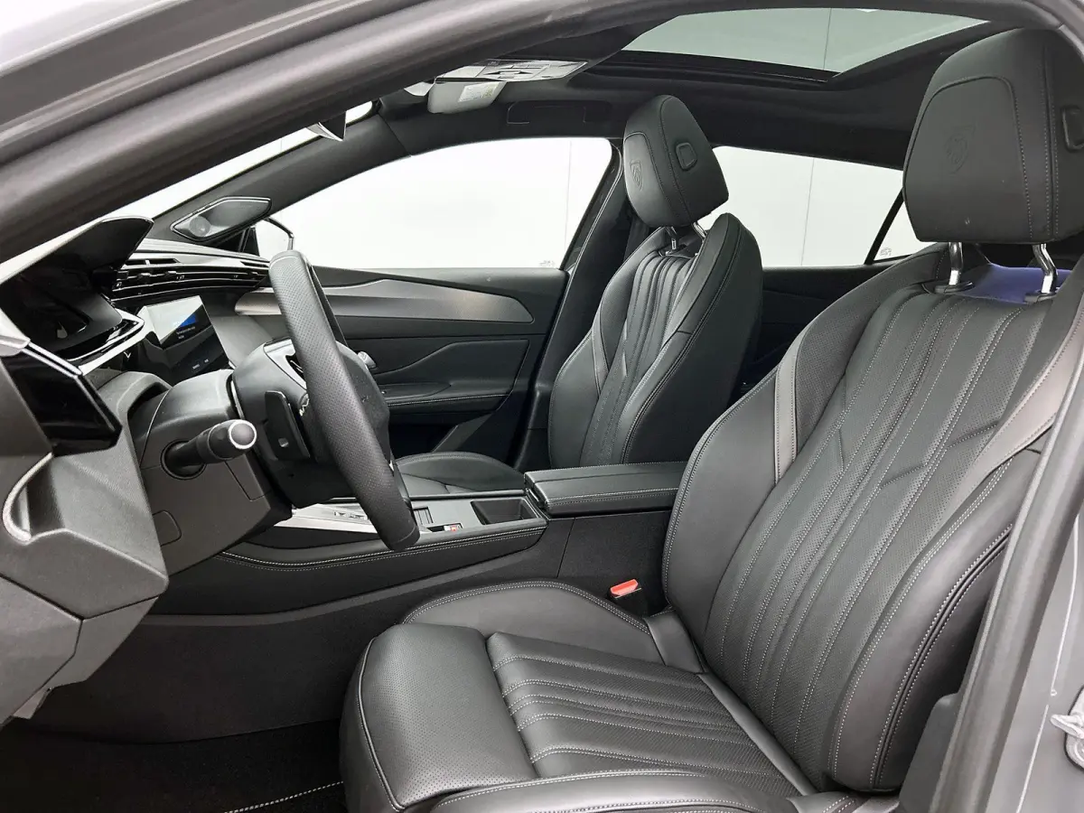 1.6 GT Exclusive Plug-In Hybrid 240 | Elektrisch Verstelbare Voorstoelen | Lederen Bekleding | Stoel/Stuurverwarming | Panoramisch Schuif/Kantel Dak | Handsfree Kofferklep |