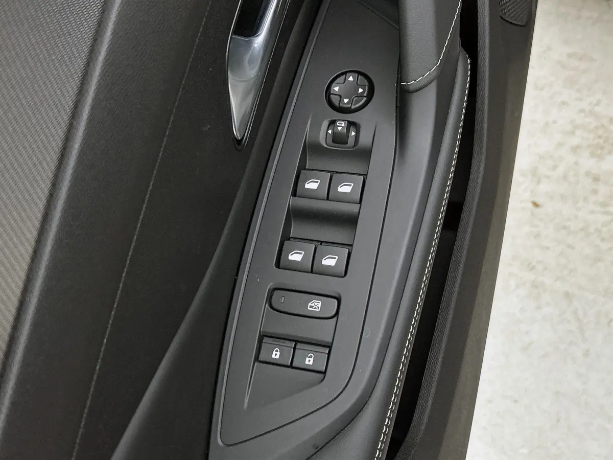 1.6 GT Exclusive Plug-In Hybrid 240 | Elektrisch Verstelbare Voorstoelen | Lederen Bekleding | Stoel/Stuurverwarming | Panoramisch Schuif/Kantel Dak | Handsfree Kofferklep |