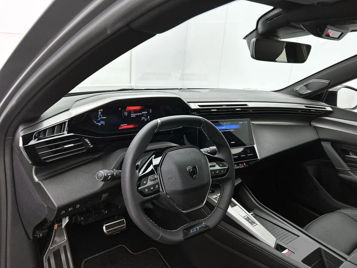 1.6 GT Exclusive Plug-In Hybrid 240 | Elektrisch Verstelbare Voorstoelen | Lederen Bekleding | Stoel/Stuurverwarming | Panoramisch Schuif/Kantel Dak | Handsfree Kofferklep |