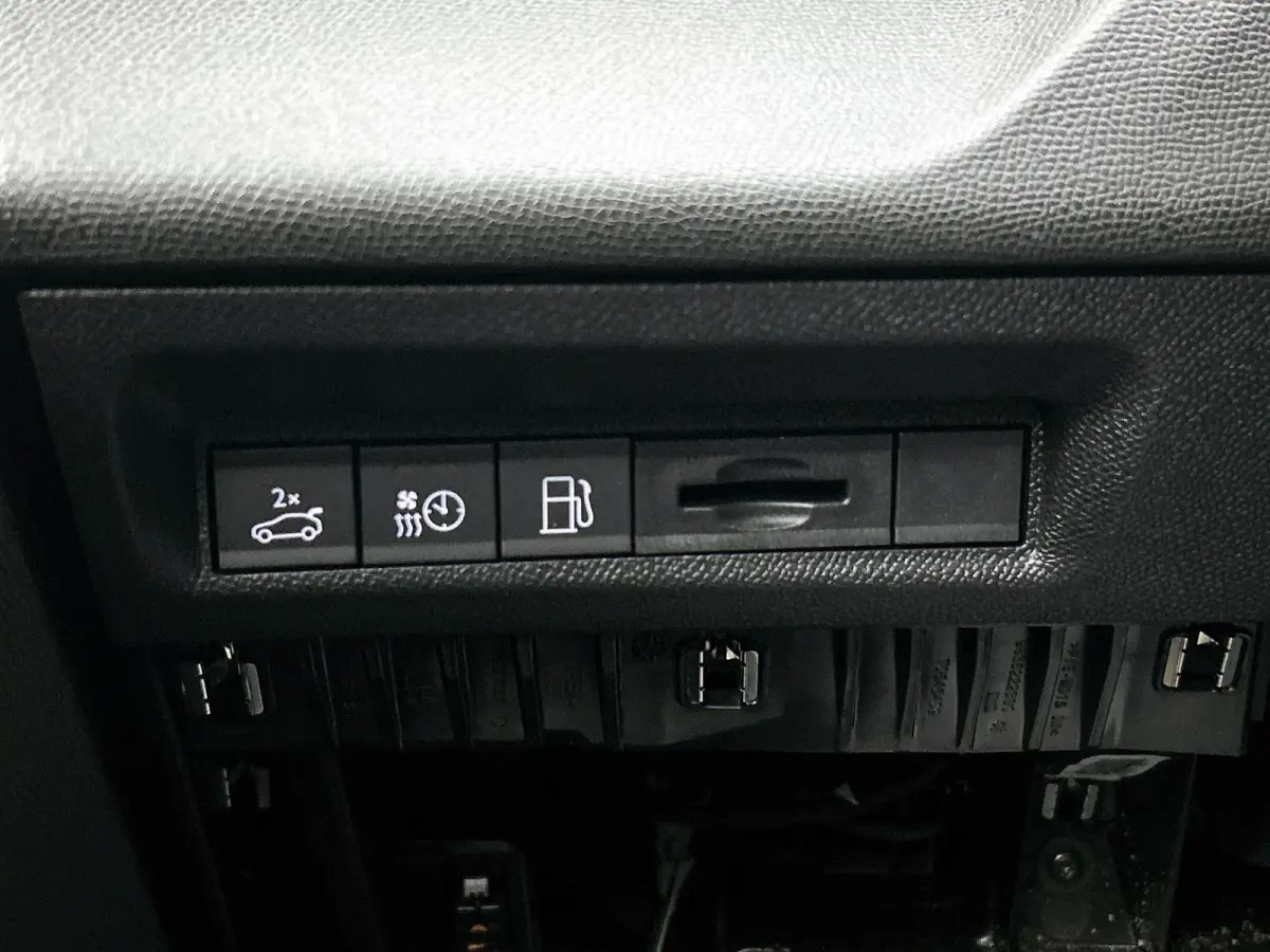 1.6 GT Exclusive Plug-In Hybrid 240 | Elektrisch Verstelbare Voorstoelen | Lederen Bekleding | Stoel/Stuurverwarming | Panoramisch Schuif/Kantel Dak | Handsfree Kofferklep |