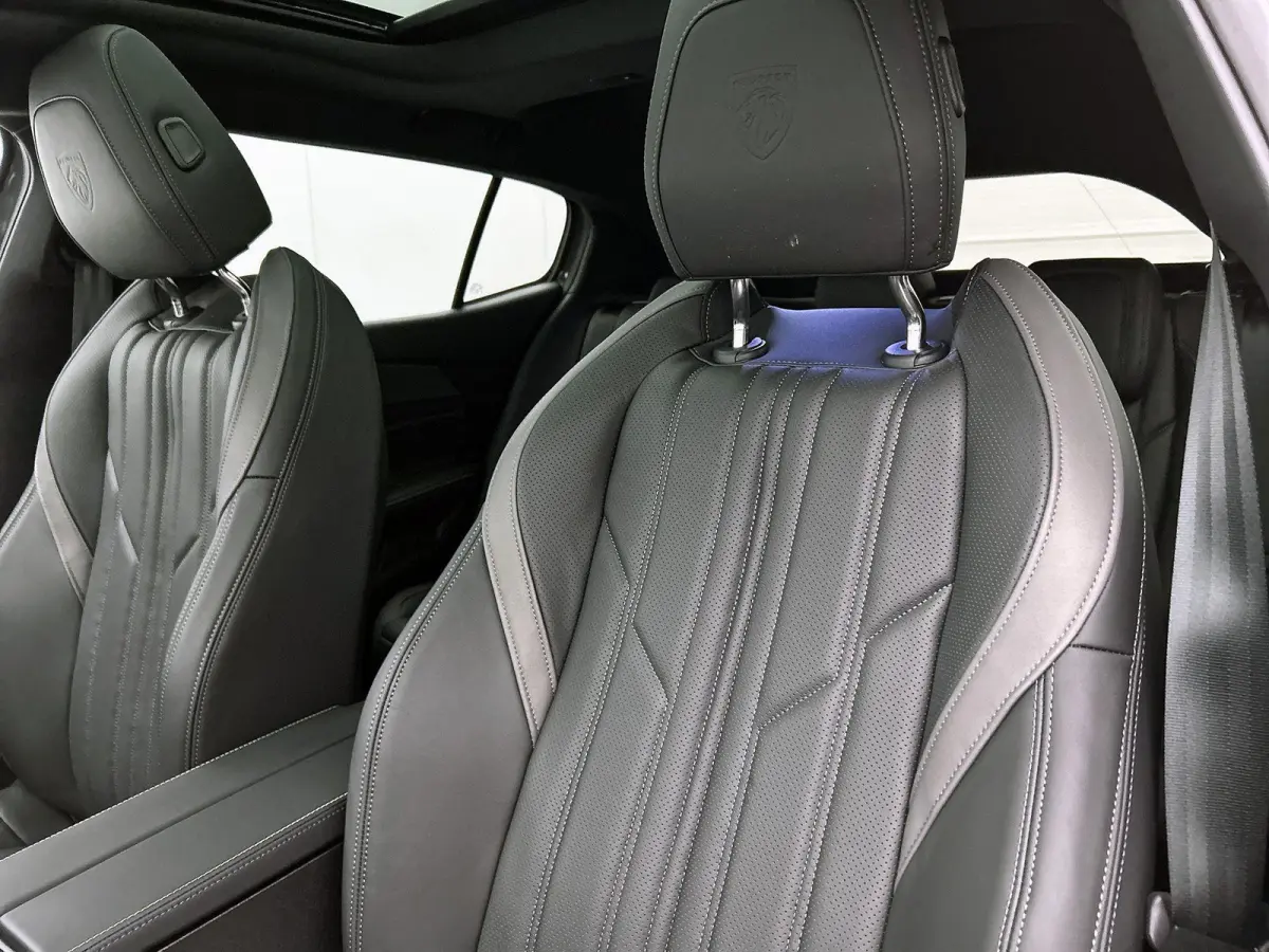 1.6 GT Exclusive Plug-In Hybrid 240 | Elektrisch Verstelbare Voorstoelen | Lederen Bekleding | Stoel/Stuurverwarming | Panoramisch Schuif/Kantel Dak | Handsfree Kofferklep |