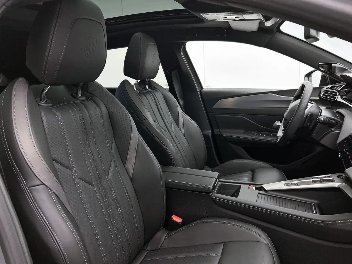 1.6 GT Exclusive Plug-In Hybrid 240 | Elektrisch Verstelbare Voorstoelen | Lederen Bekleding | Stoel/Stuurverwarming | Panoramisch Schuif/Kantel Dak | Handsfree Kofferklep |