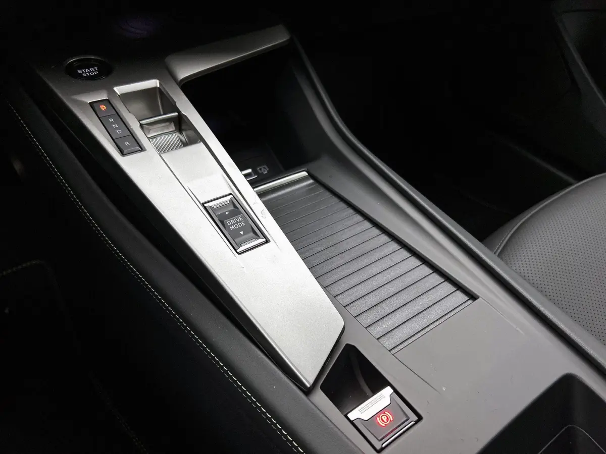 1.6 GT Exclusive Plug-In Hybrid 240 | Elektrisch Verstelbare Voorstoelen | Lederen Bekleding | Stoel/Stuurverwarming | Panoramisch Schuif/Kantel Dak | Handsfree Kofferklep |