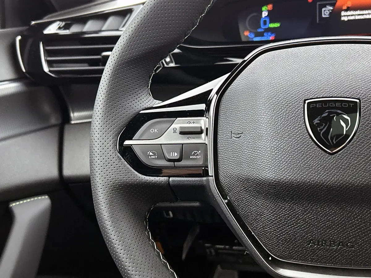 1.6 GT Exclusive Plug-In Hybrid 240 | Elektrisch Verstelbare Voorstoelen | Lederen Bekleding | Stoel/Stuurverwarming | Panoramisch Schuif/Kantel Dak | Handsfree Kofferklep |