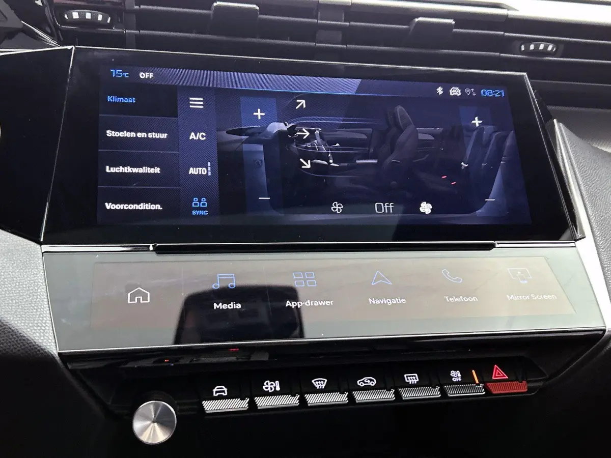 1.6 GT Exclusive Plug-In Hybrid 240 | Elektrisch Verstelbare Voorstoelen | Lederen Bekleding | Stoel/Stuurverwarming | Panoramisch Schuif/Kantel Dak | Handsfree Kofferklep |