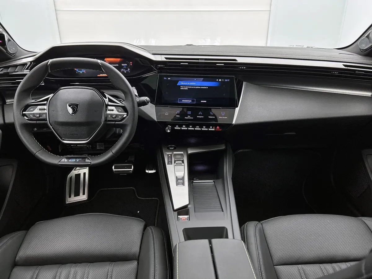 1.6 GT Exclusive Plug-In Hybrid 240 | Elektrisch Verstelbare Voorstoelen | Lederen Bekleding | Stoel/Stuurverwarming | Panoramisch Schuif/Kantel Dak | Handsfree Kofferklep |