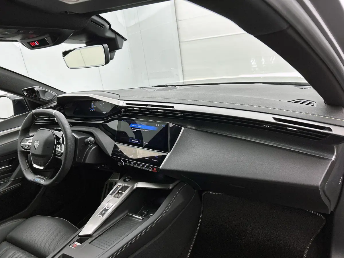 1.6 GT Exclusive Plug-In Hybrid 240 | Elektrisch Verstelbare Voorstoelen | Lederen Bekleding | Stoel/Stuurverwarming | Panoramisch Schuif/Kantel Dak | Handsfree Kofferklep |