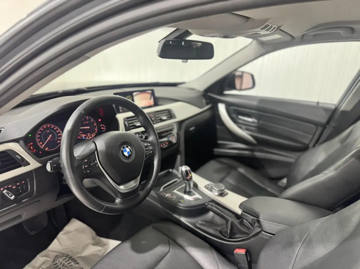 318i High Executive|CARPLAY|CAMERA|NAVI