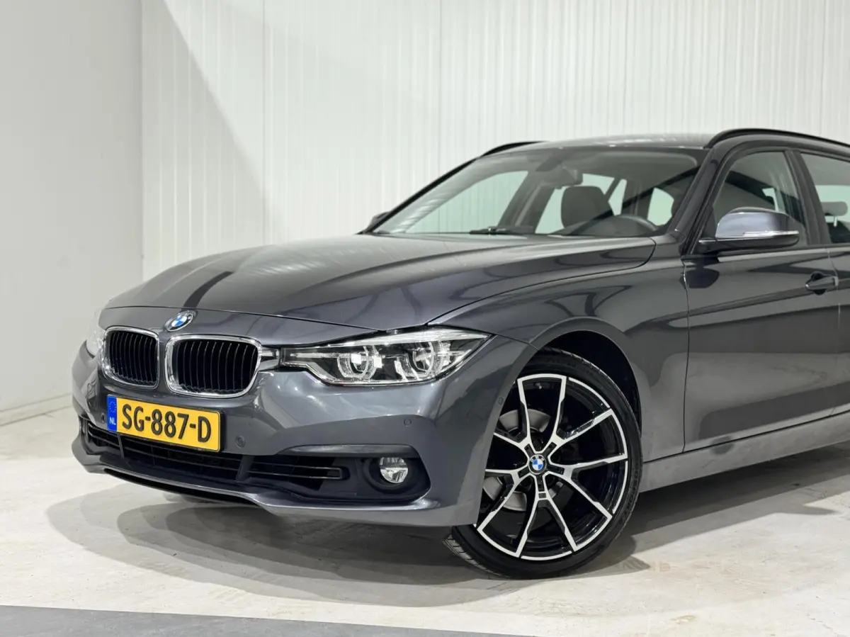 318i High Executive|CARPLAY|CAMERA|NAVI