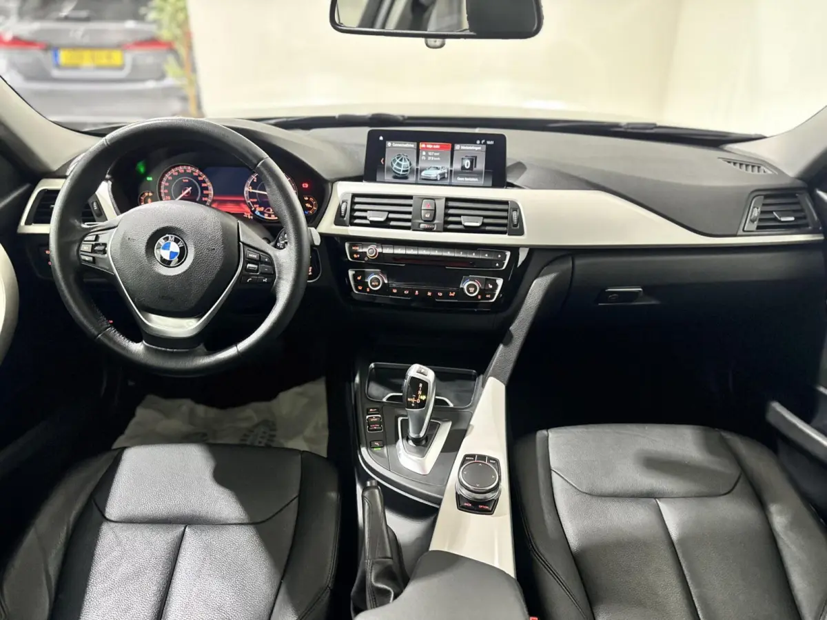 318i High Executive|CARPLAY|CAMERA|NAVI
