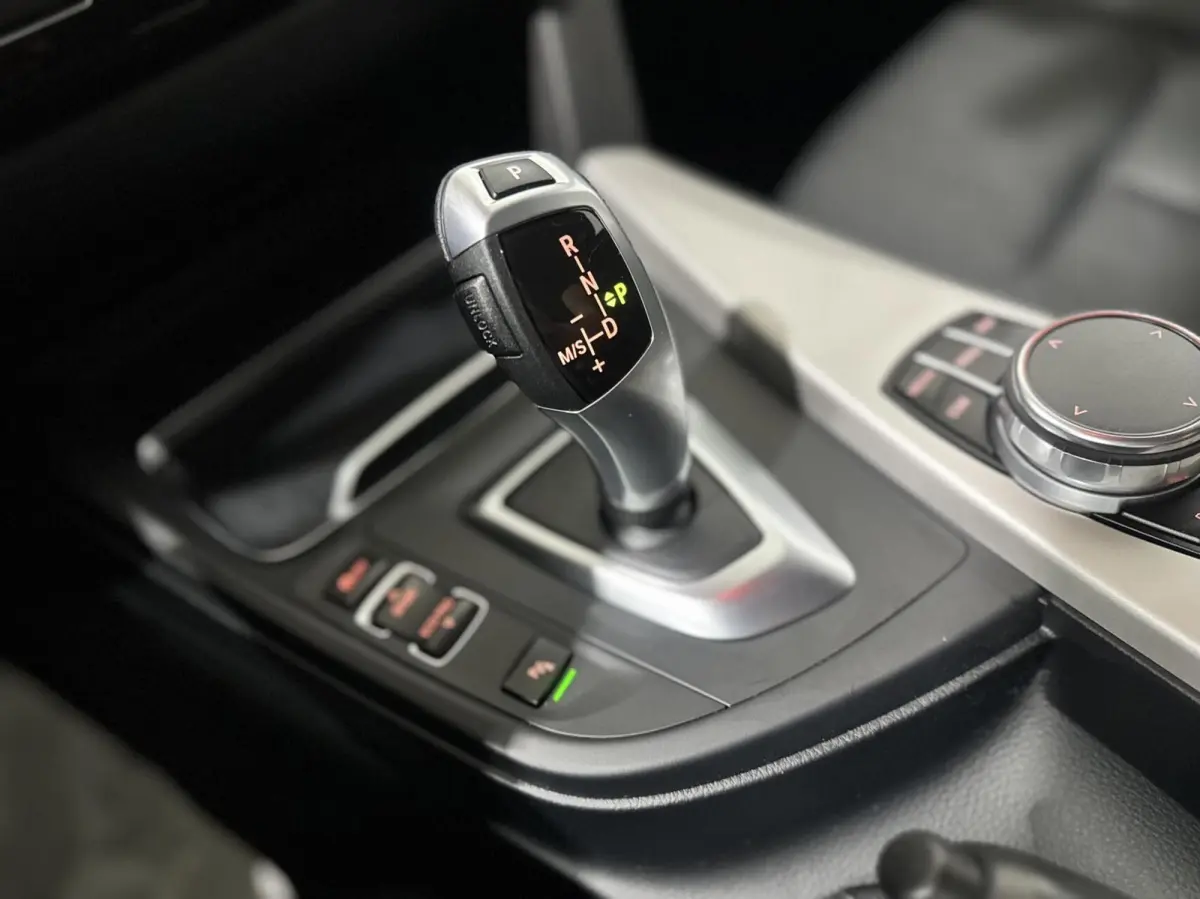 318i High Executive|CARPLAY|CAMERA|NAVI