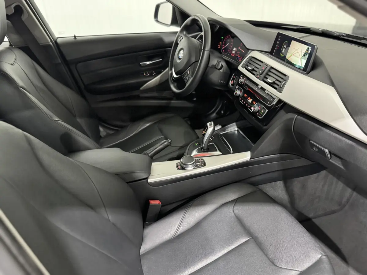 318i High Executive|CARPLAY|CAMERA|NAVI