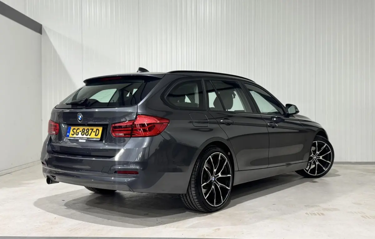 318i High Executive|CARPLAY|CAMERA|NAVI