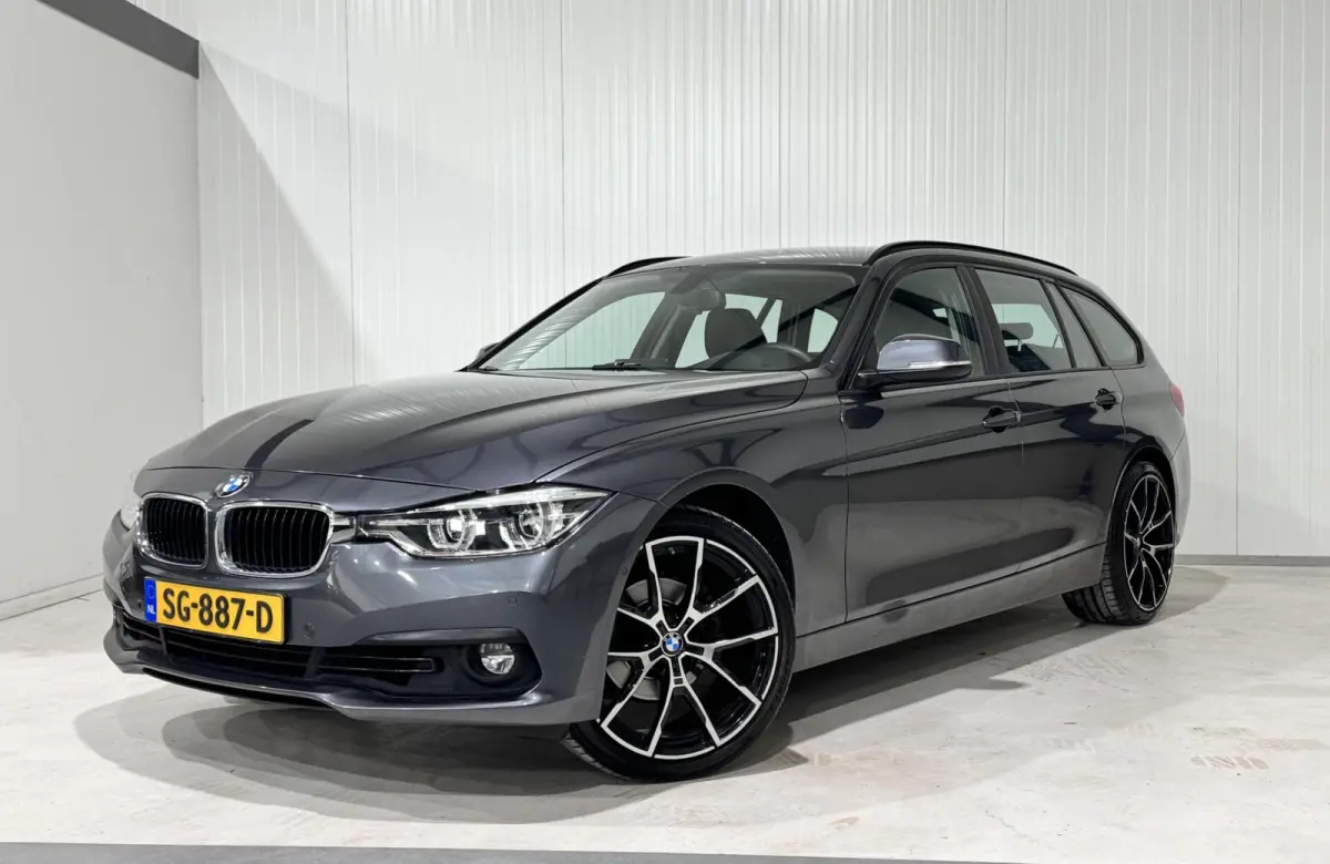 318i High Executive|CARPLAY|CAMERA|NAVI