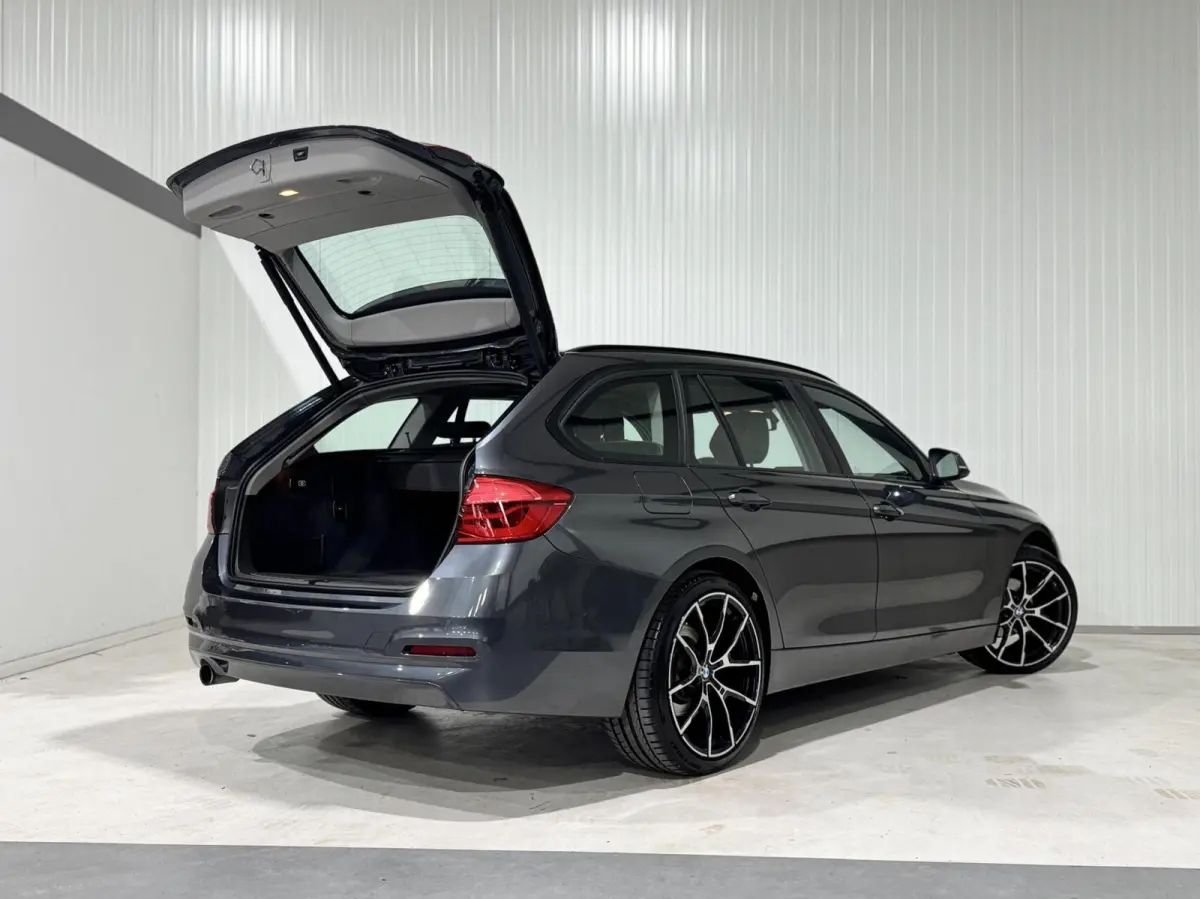 318i High Executive|CARPLAY|CAMERA|NAVI