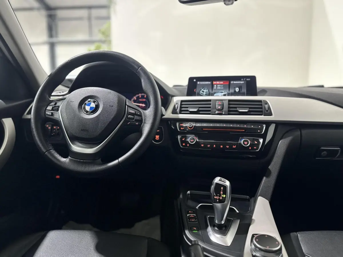318i High Executive|CARPLAY|CAMERA|NAVI