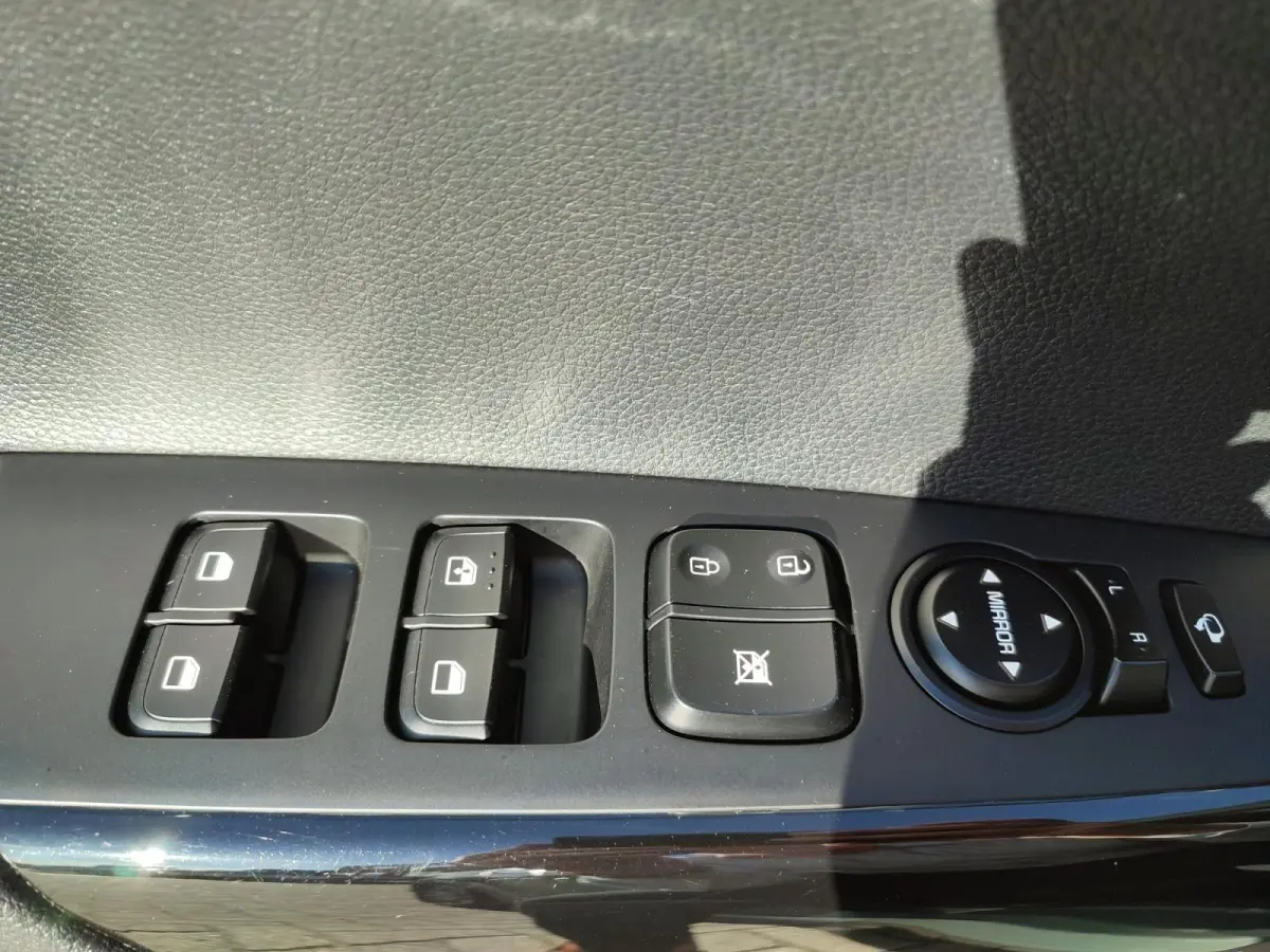 1.0 DPI DynamicPlusLine | Apple Carplay / Android Auto | Navigatiesysteem | Lichtsensor | Parkeersensoren + Camera Achter | Cruise Control | Rijstrooksensor + Correctie | 14" Lichtmetalen ve