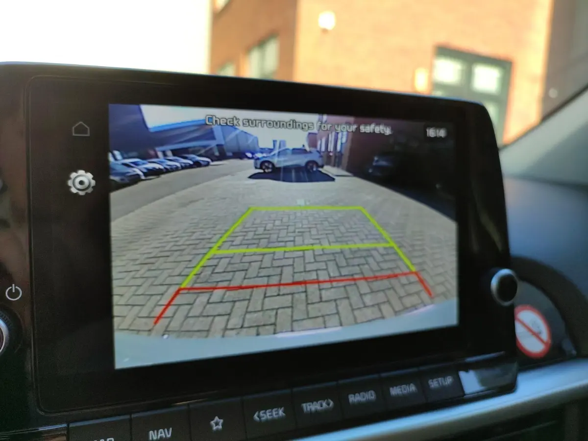 1.0 DPI DynamicPlusLine | Apple Carplay / Android Auto | Navigatiesysteem | Lichtsensor | Parkeersensoren + Camera Achter | Cruise Control | Rijstrooksensor + Correctie | 14" Lichtmetalen ve
