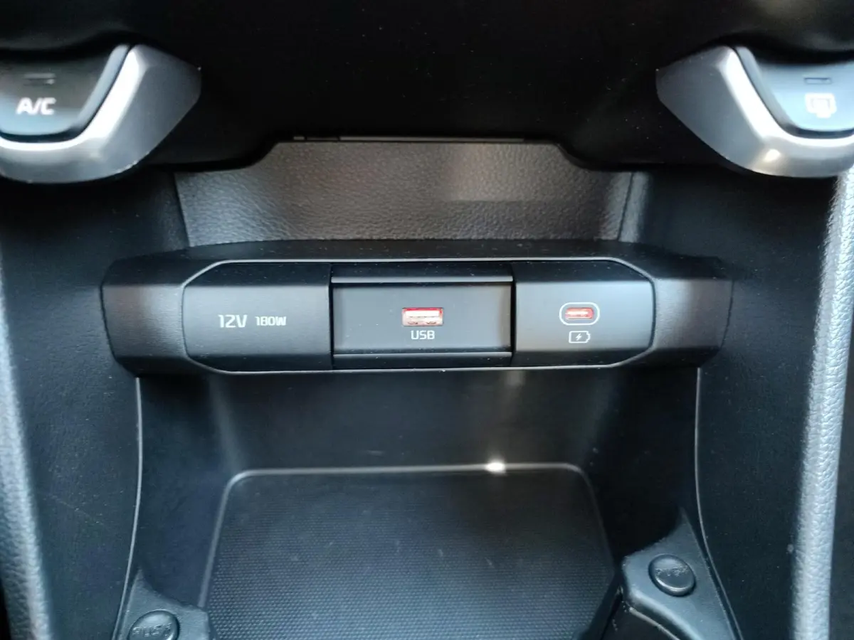 1.0 DPI DynamicPlusLine | Apple Carplay / Android Auto | Navigatiesysteem | Lichtsensor | Parkeersensoren + Camera Achter | Cruise Control | Rijstrooksensor + Correctie | 14" Lichtmetalen ve