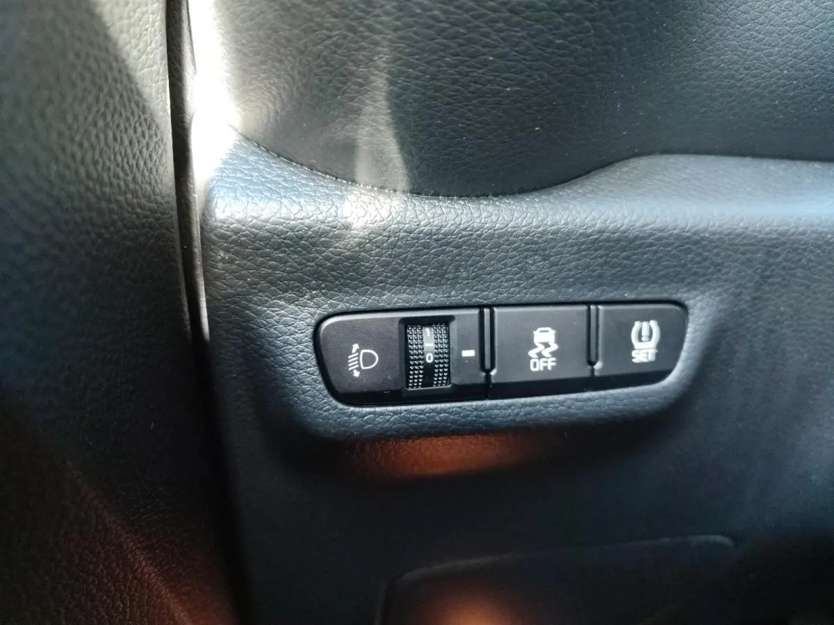 1.0 DPI DynamicPlusLine | Apple Carplay / Android Auto | Navigatiesysteem | Lichtsensor | Parkeersensoren + Camera Achter | Cruise Control | Rijstrooksensor + Correctie | 14" Lichtmetalen ve