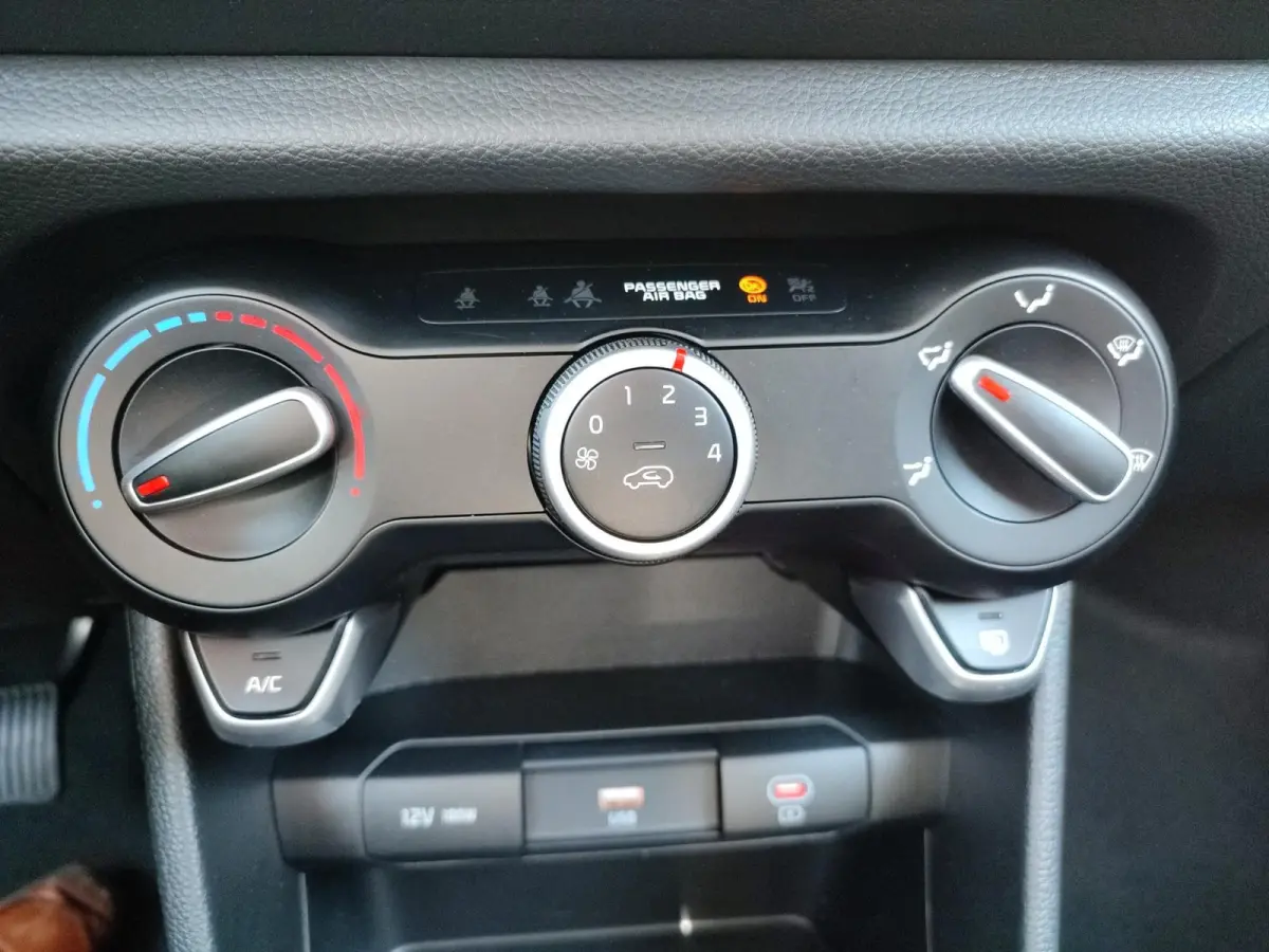1.0 DPI DynamicPlusLine | Apple Carplay / Android Auto | Navigatiesysteem | Lichtsensor | Parkeersensoren + Camera Achter | Cruise Control | Rijstrooksensor + Correctie | 14" Lichtmetalen ve