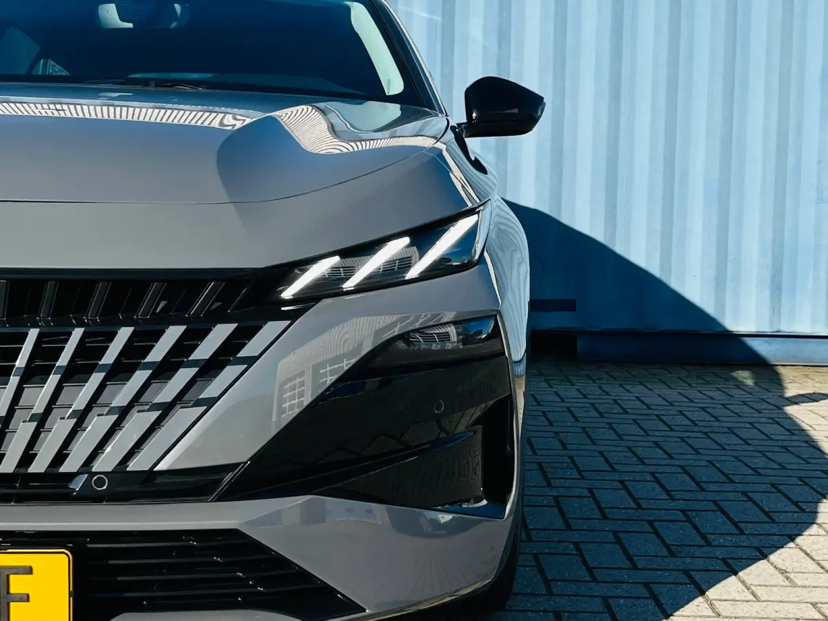 1.2 Hybrid 145 e-DCS6 Allure SUPER UITSTRALING! | Carplay | 17 Inch Velg | Adaptive Cruise Control | Stoelverwarming! |