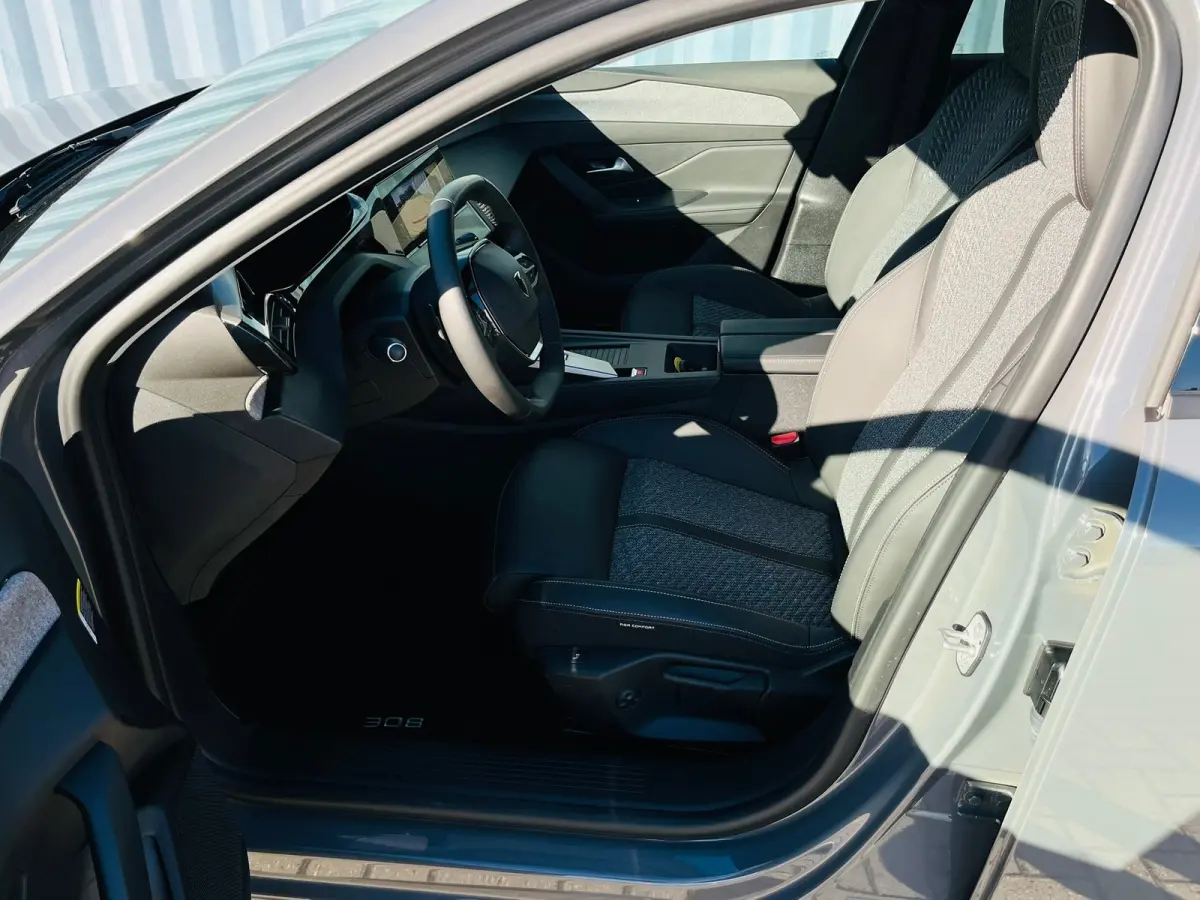 1.2 Hybrid 145 e-DCS6 Allure SUPER UITSTRALING! | Carplay | 17 Inch Velg | Adaptive Cruise Control | Stoelverwarming! |