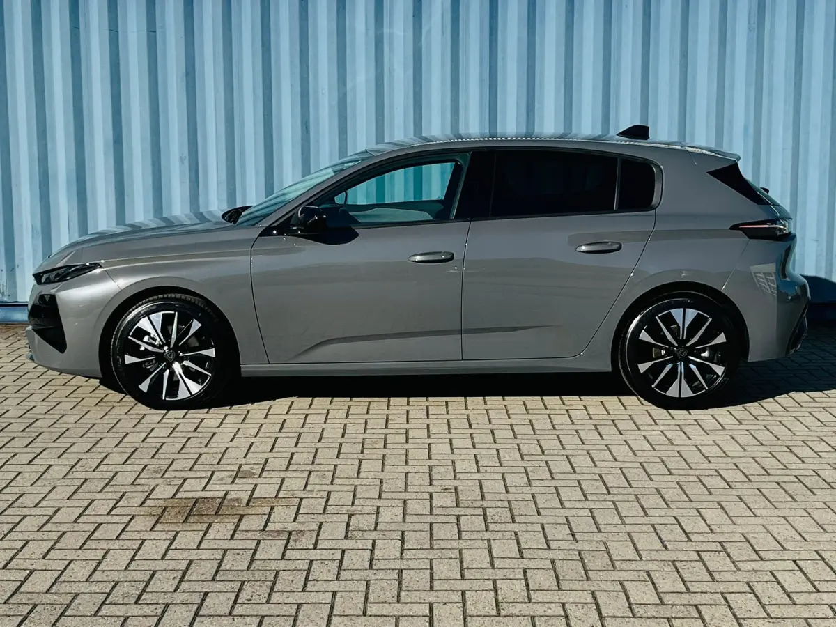 1.2 Hybrid 145 e-DCS6 Allure SUPER UITSTRALING! | Carplay | 17 Inch Velg | Adaptive Cruise Control | Stoelverwarming! |