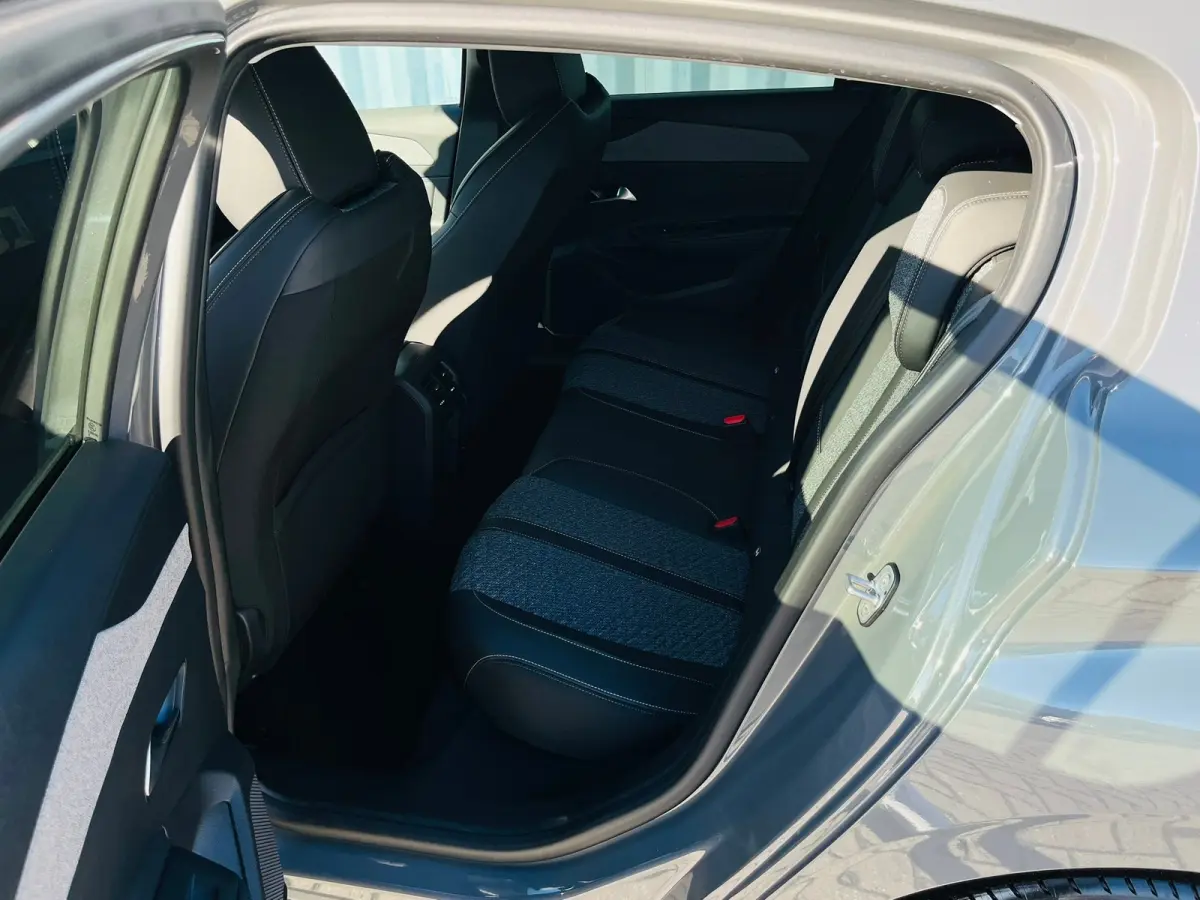 1.2 Hybrid 145 e-DCS6 Allure SUPER UITSTRALING! | Carplay | 17 Inch Velg | Adaptive Cruise Control | Stoelverwarming! |