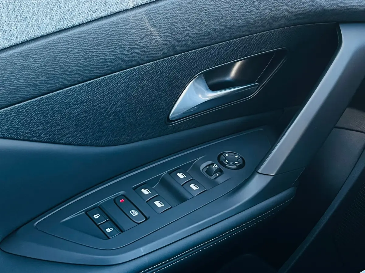 1.2 Hybrid 145 e-DCS6 Allure SUPER UITSTRALING! | Carplay | 17 Inch Velg | Adaptive Cruise Control | Stoelverwarming! |