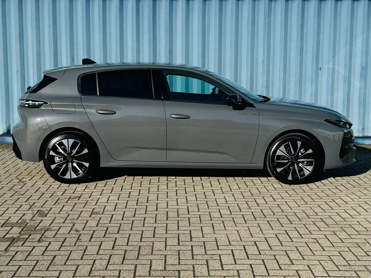 1.2 Hybrid 145 e-DCS6 Allure SUPER UITSTRALING! | Carplay | 17 Inch Velg | Adaptive Cruise Control | Stoelverwarming! |