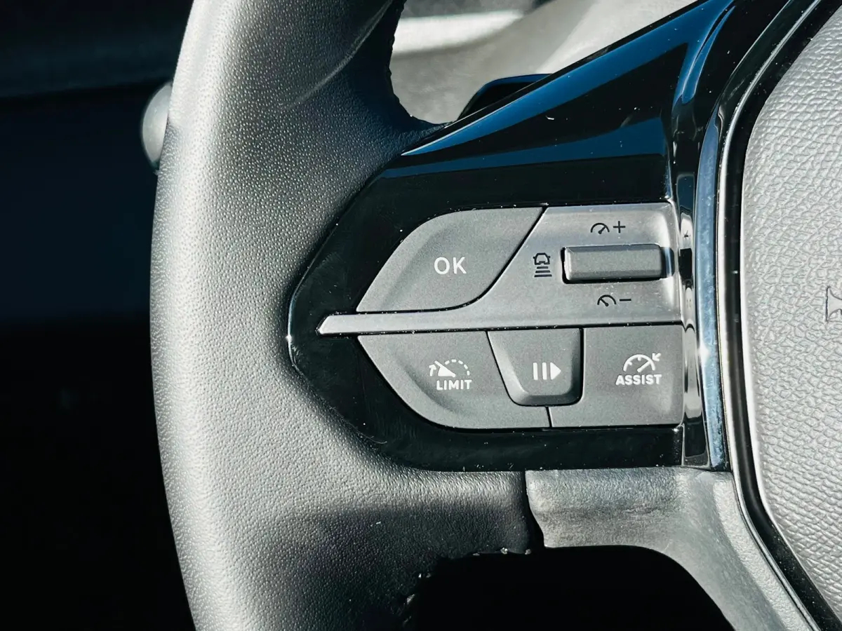 1.2 Hybrid 145 e-DCS6 Allure SUPER UITSTRALING! | Carplay | 17 Inch Velg | Adaptive Cruise Control | Stoelverwarming! |