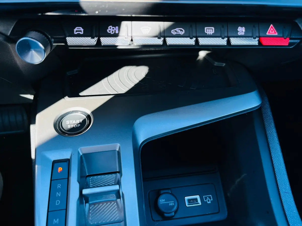 1.2 Hybrid 145 e-DCS6 Allure SUPER UITSTRALING! | Carplay | 17 Inch Velg | Adaptive Cruise Control | Stoelverwarming! |