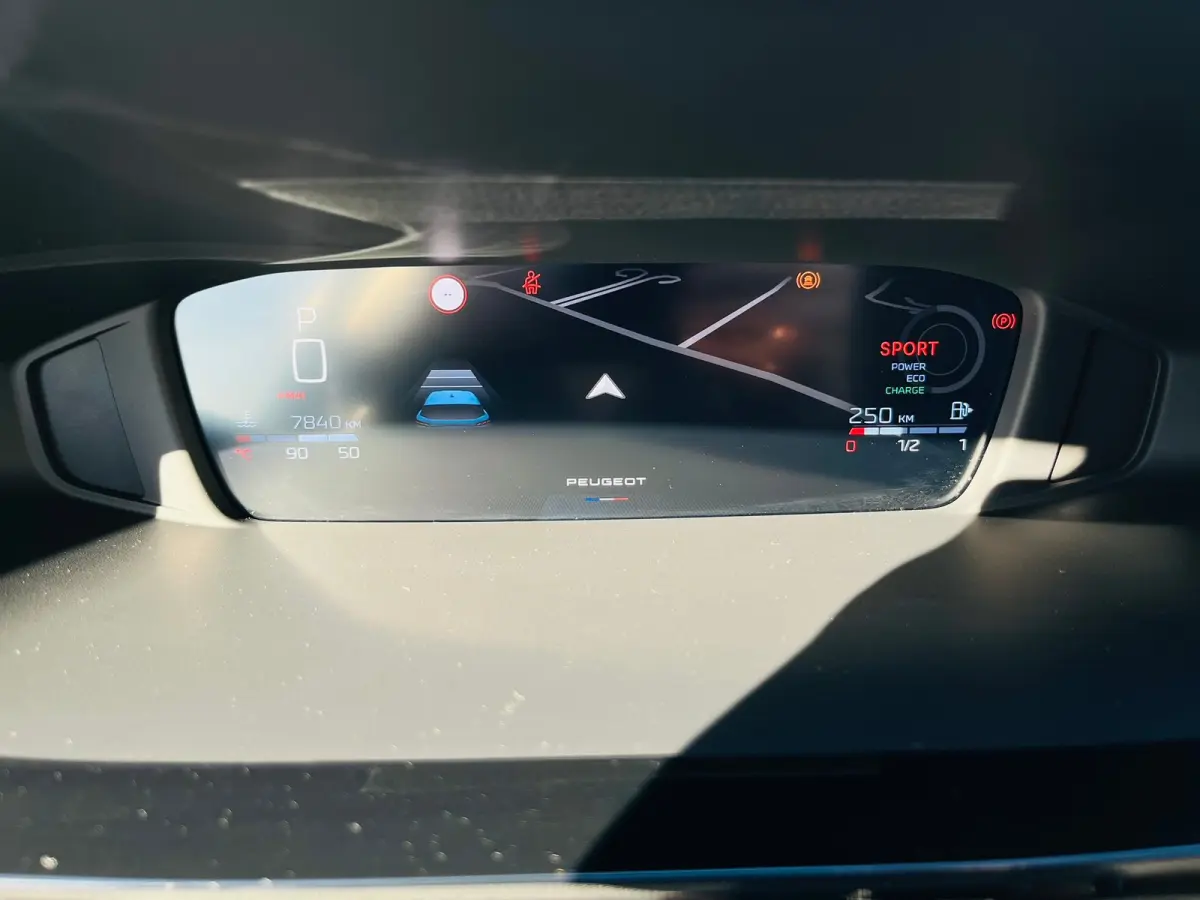 1.2 Hybrid 145 e-DCS6 Allure SUPER UITSTRALING! | Carplay | 17 Inch Velg | Adaptive Cruise Control | Stoelverwarming! |