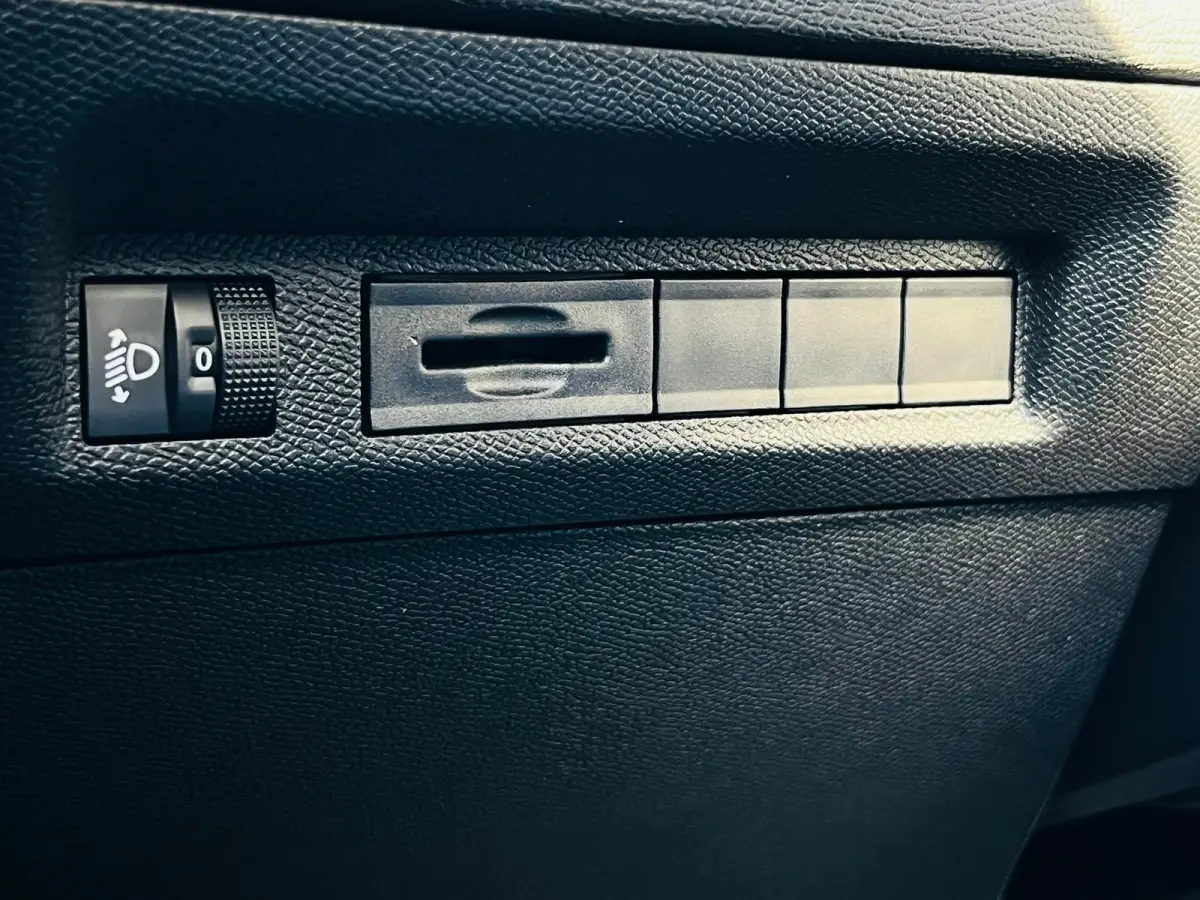 1.2 Hybrid 145 e-DCS6 Allure SUPER UITSTRALING! | Carplay | 17 Inch Velg | Adaptive Cruise Control | Stoelverwarming! |