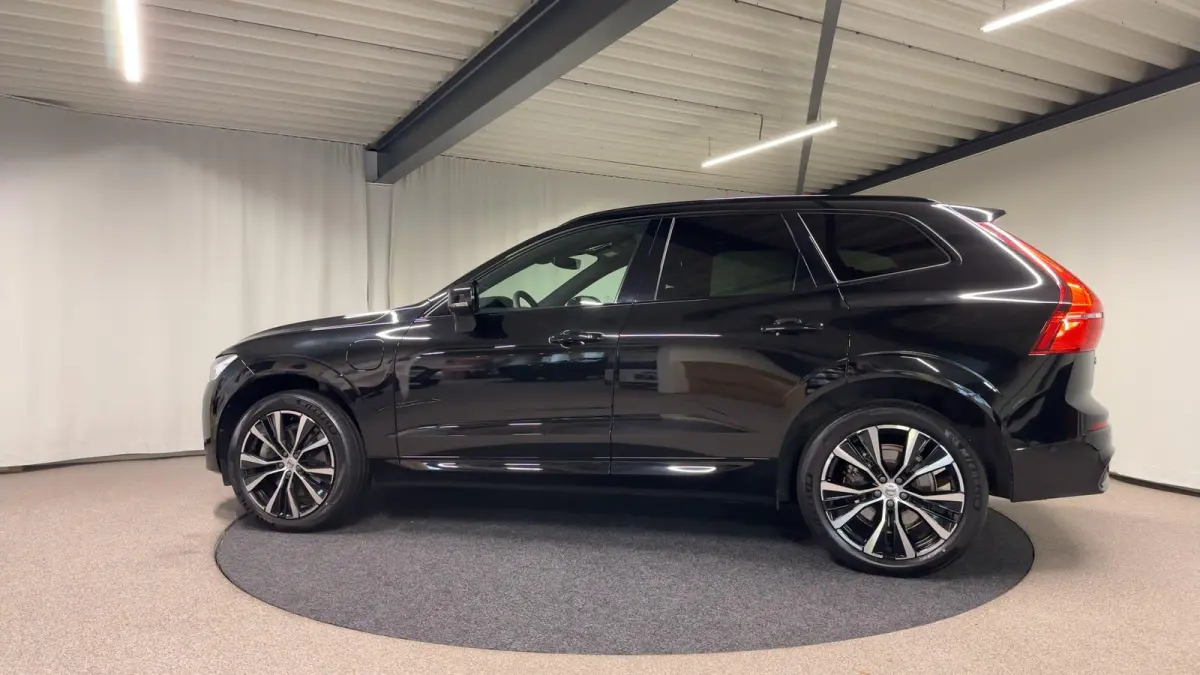 2.0 T6 Plug-in hybrid AWD Plus Dark R-Design Automaat | Leder | SOH 99,29%