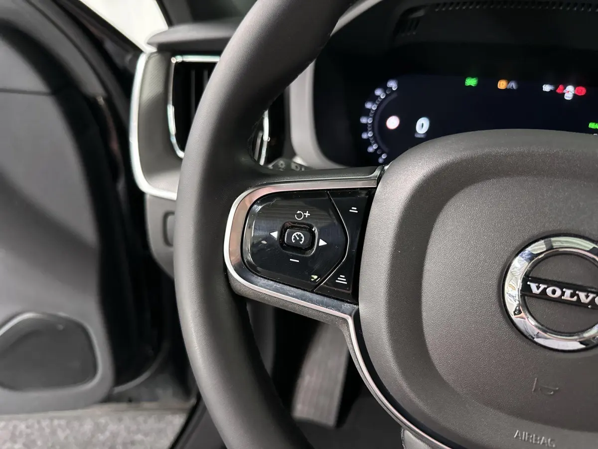 2.0 T6 Plug-in hybrid AWD Plus Dark R-Design Automaat | Leder | SOH 99,29%