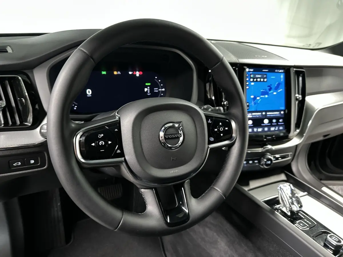 2.0 T6 Plug-in hybrid AWD Plus Dark R-Design Automaat | Leder | SOH 99,29%