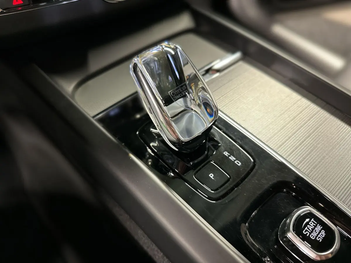 2.0 T6 Plug-in hybrid AWD Plus Dark R-Design Automaat | Leder | SOH 99,29%