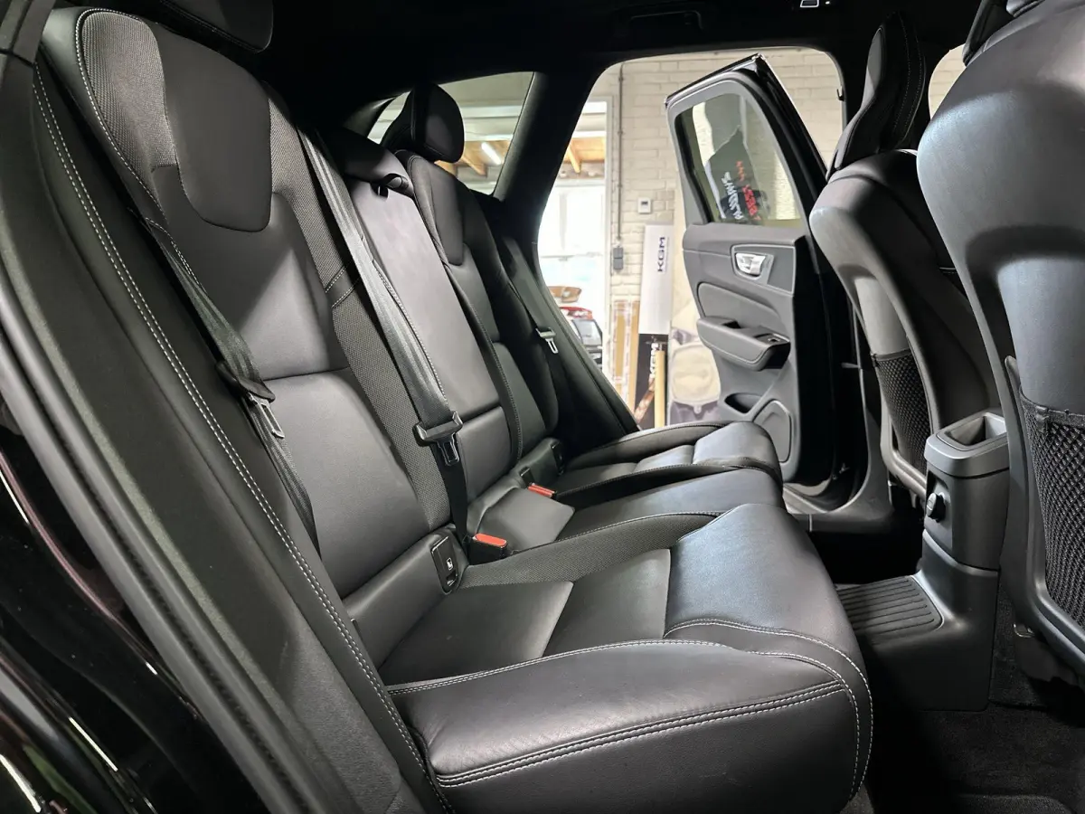 2.0 T6 Plug-in hybrid AWD Plus Dark R-Design Automaat | Leder | SOH 99,29%