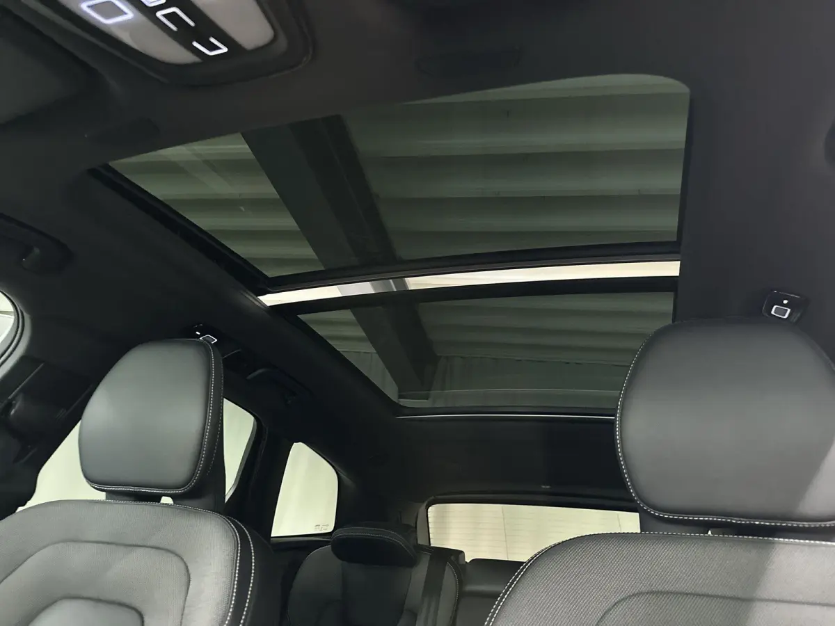 2.0 T6 Plug-in hybrid AWD Plus Dark R-Design Automaat | Leder | SOH 99,29%