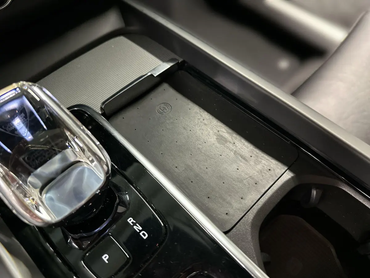 2.0 T6 Plug-in hybrid AWD Plus Dark R-Design Automaat | Leder | SOH 99,29%