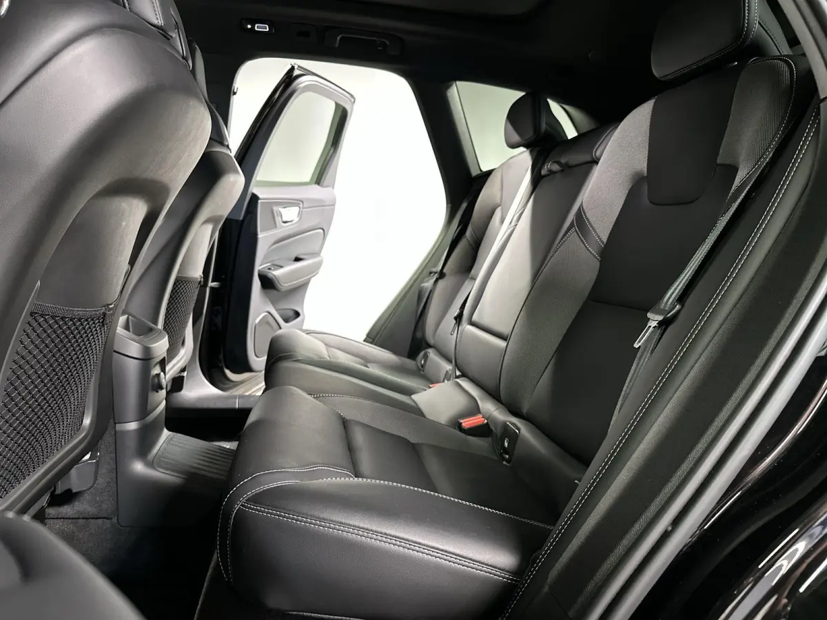 2.0 T6 Plug-in hybrid AWD Plus Dark R-Design Automaat | Leder | SOH 99,29%