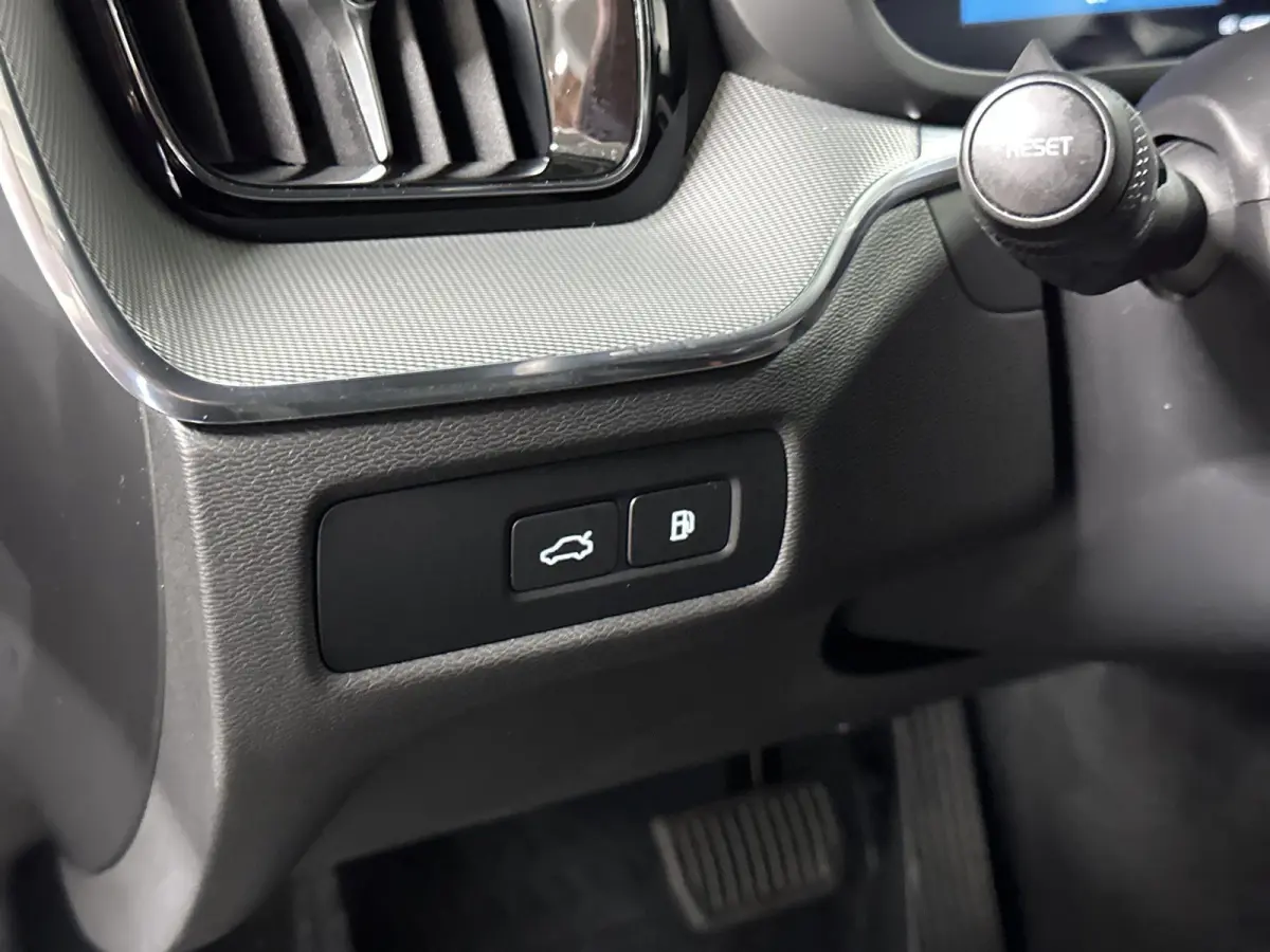 2.0 T6 Plug-in hybrid AWD Plus Dark R-Design Automaat | Leder | SOH 99,29%