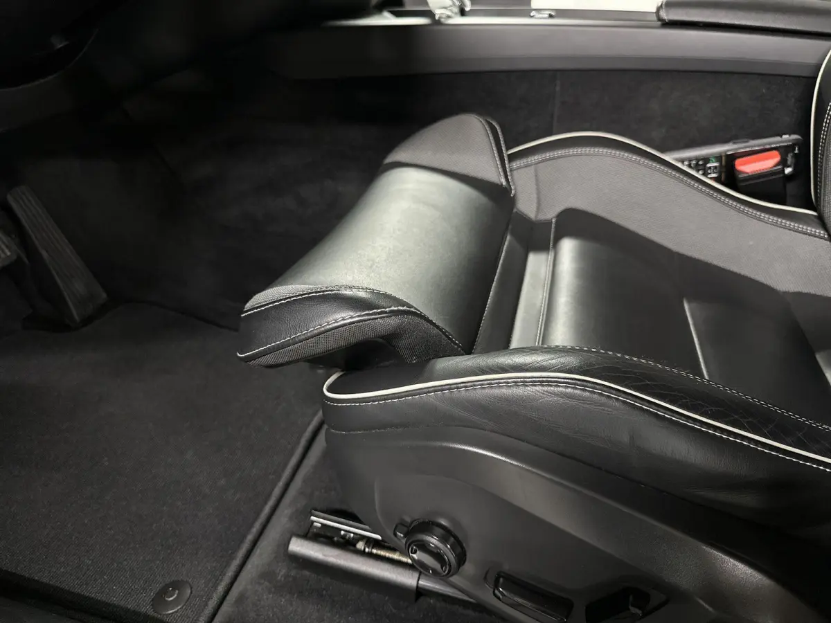 2.0 T6 Plug-in hybrid AWD Plus Dark R-Design Automaat | Leder | SOH 99,29%