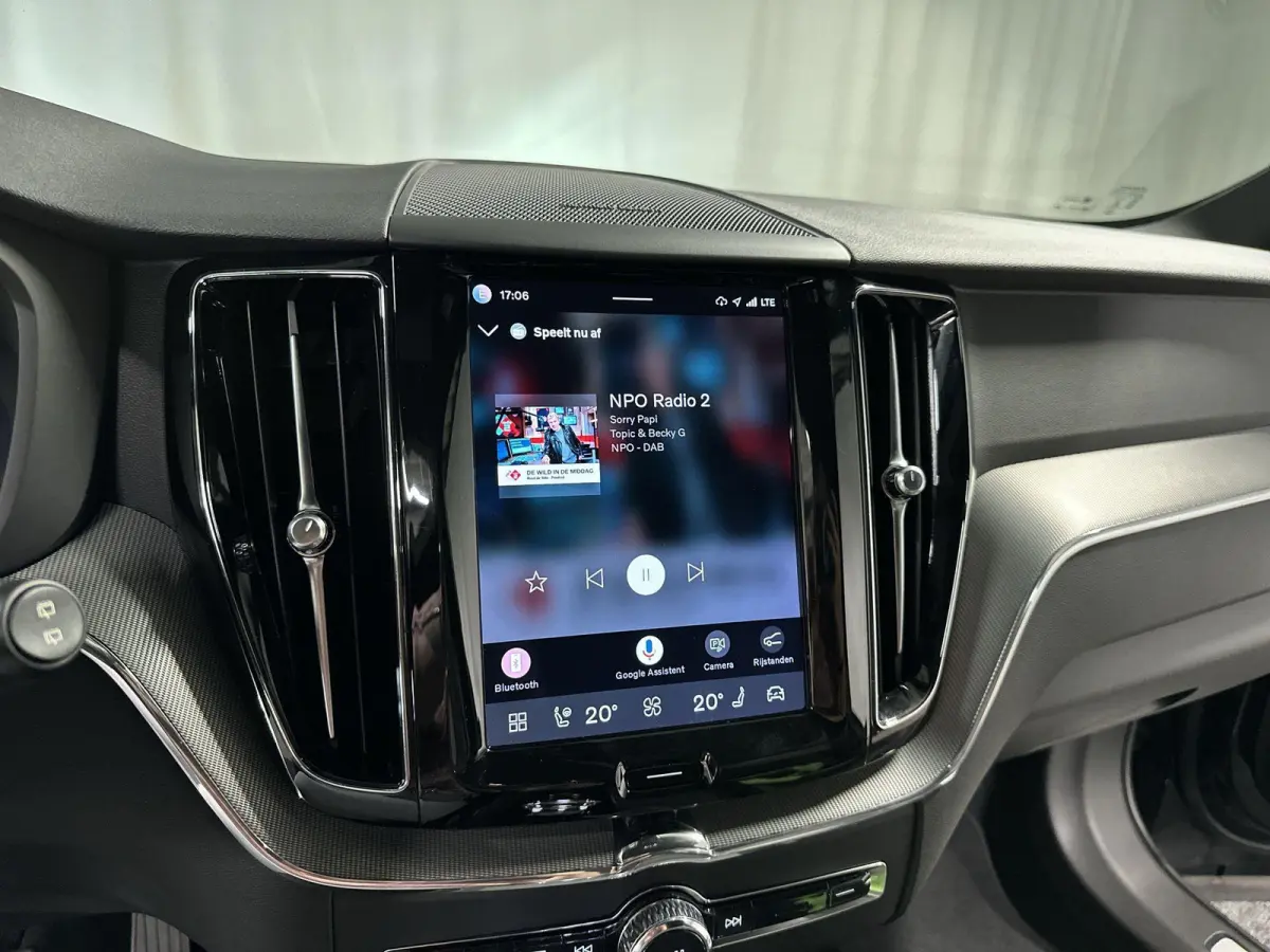 2.0 T6 Plug-in hybrid AWD Plus Dark R-Design Automaat | Leder | SOH 99,29%