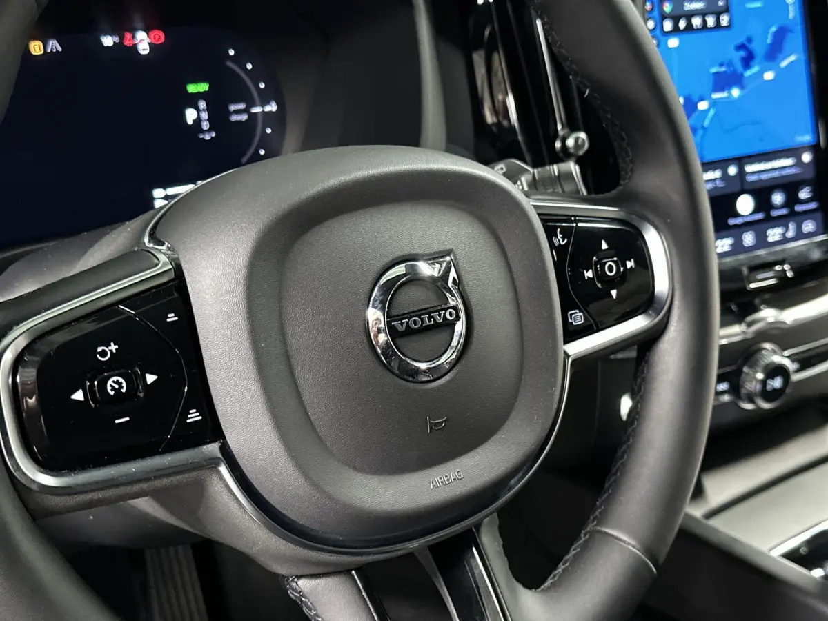 2.0 T6 Plug-in hybrid AWD Plus Dark R-Design Automaat | Leder | SOH 99,29%