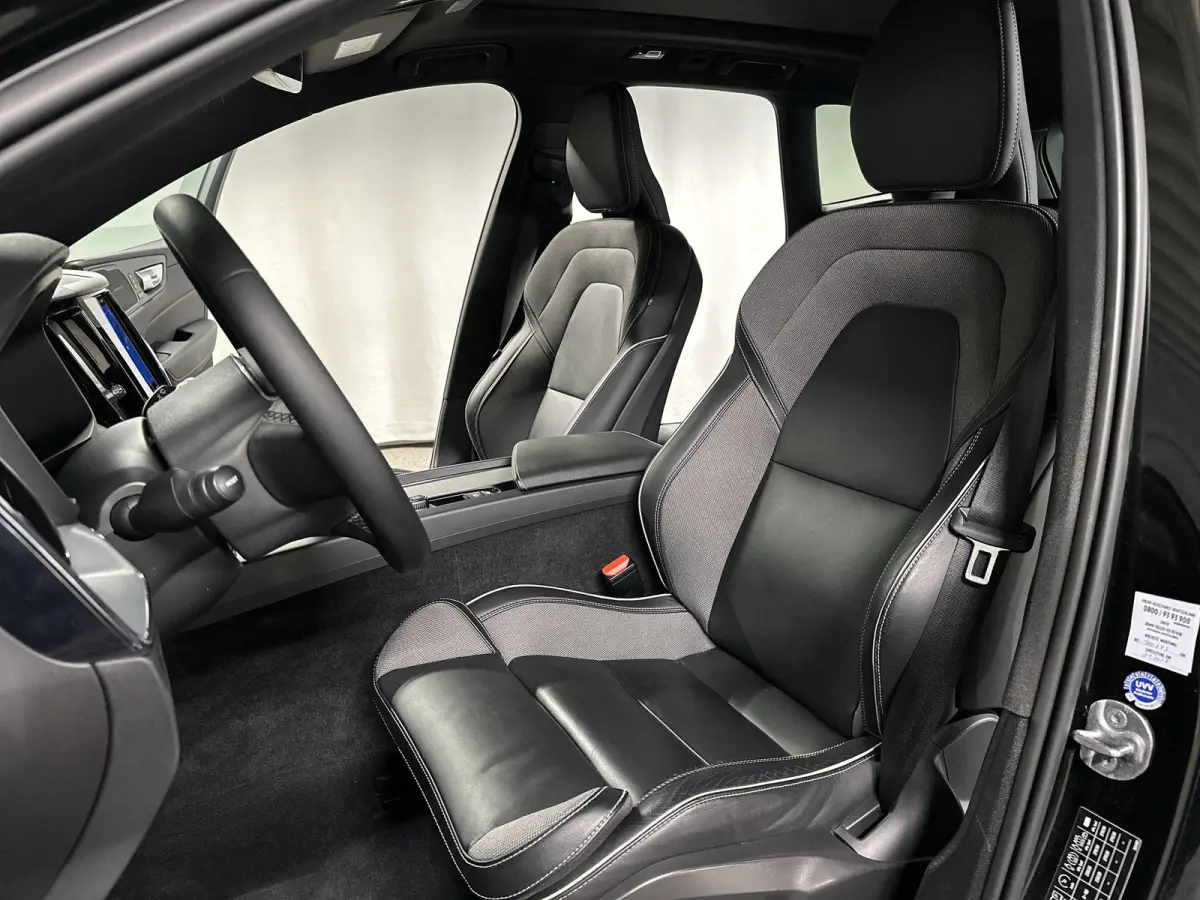 2.0 T6 Plug-in hybrid AWD Plus Dark R-Design Automaat | Leder | SOH 99,29%